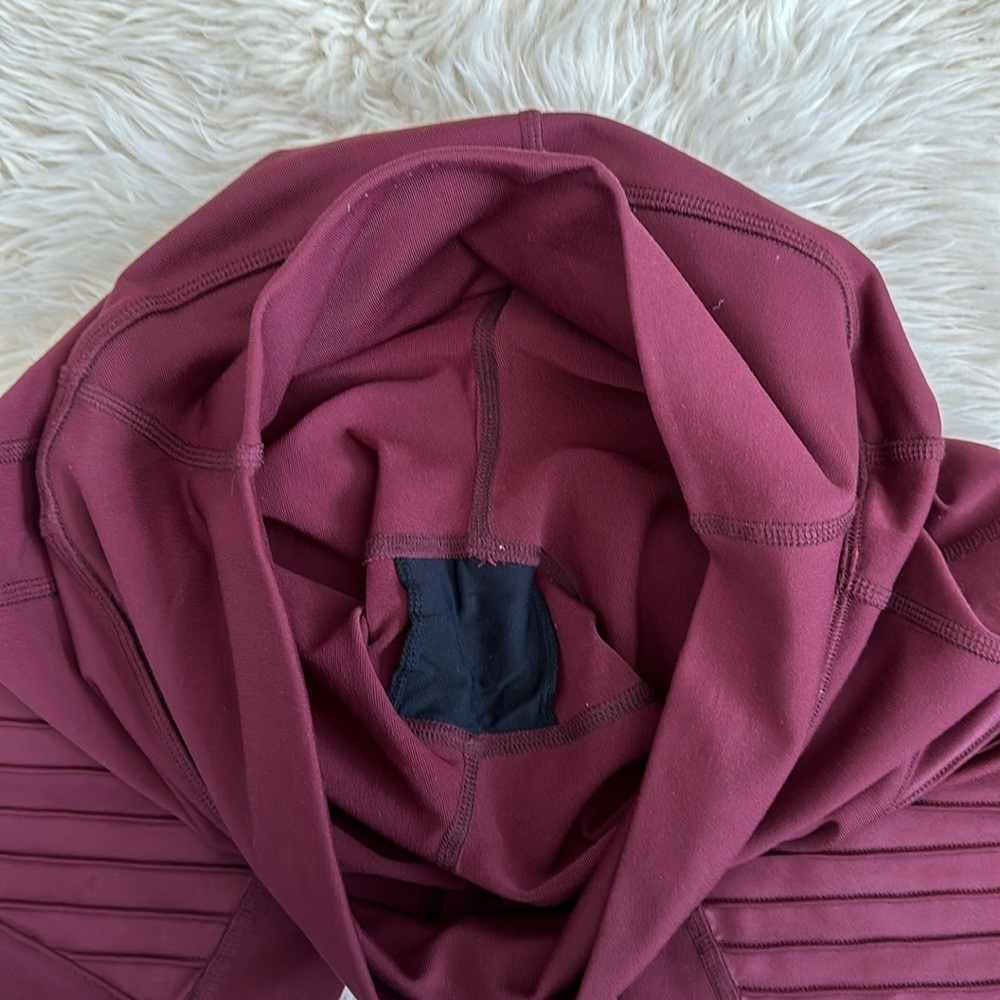 ALO Yoga Leggings - Picture 4 of 8